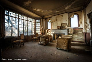 Illustration for article titled The Beauty of Japan's Abandoned Ruins